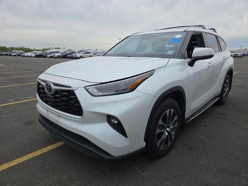 Wind Chill Pearl 2022 Toyota Highlander XLE