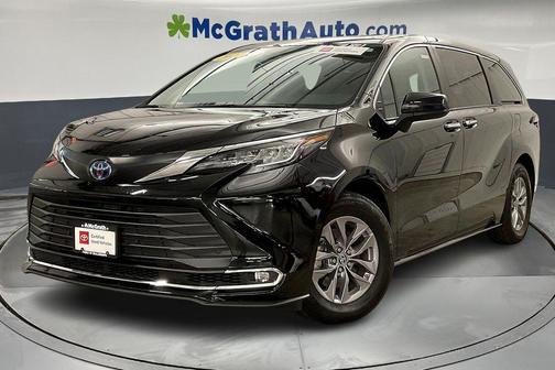 2022 Toyota Sienna XLE 8 Passenger