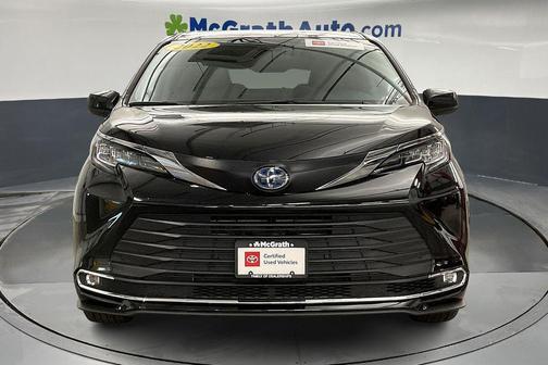 2022 Toyota Sienna XLE 8 Passenger