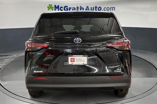 2022 Toyota Sienna XLE 8 Passenger