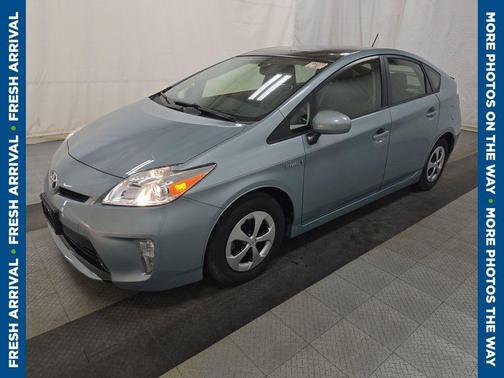 Pearl 2014 Toyota Prius Four