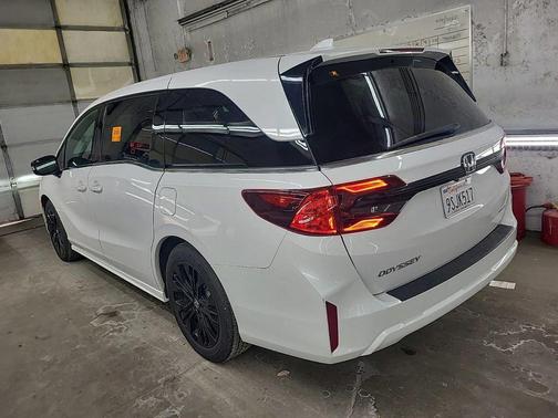 Platinum White Pearl 2025 Honda Odyssey Sport-L