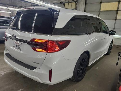 Platinum White Pearl 2025 Honda Odyssey Sport-L