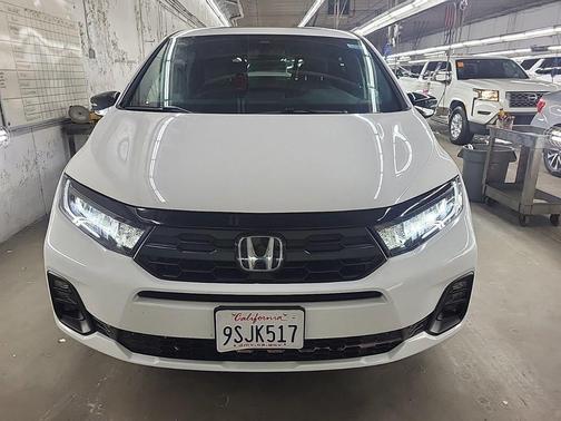 Platinum White Pearl 2025 Honda Odyssey Sport-L