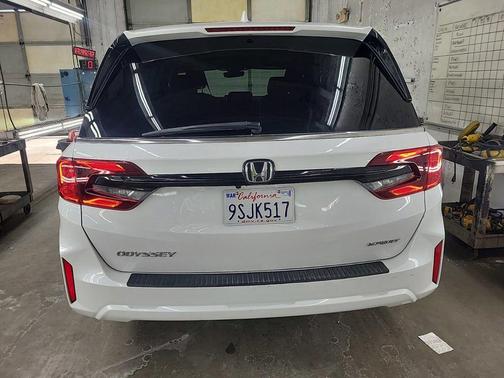 Platinum White Pearl 2025 Honda Odyssey Sport-L