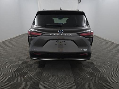 2024 Toyota Sienna Platinum