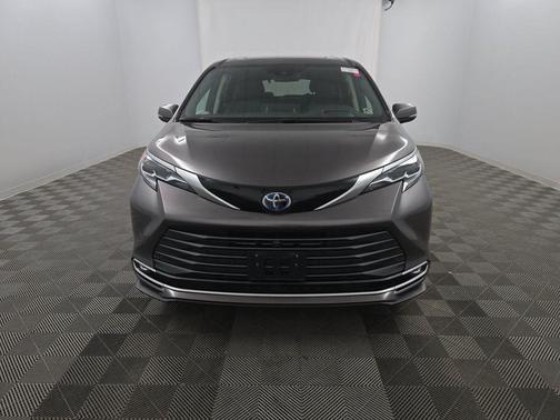 2024 Toyota Sienna Platinum