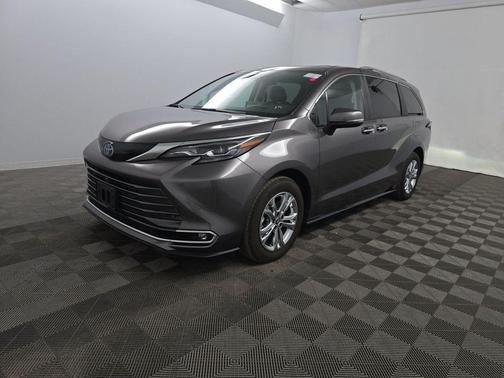 2024 Toyota Sienna Platinum