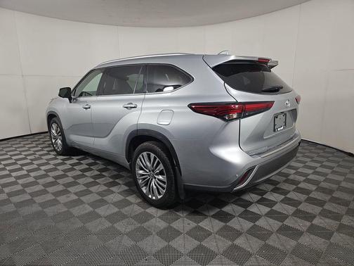 Celestial Silver Metallic 2023 Toyota Highlander Platinum