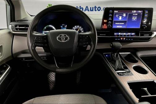 2022 Toyota Sienna LE