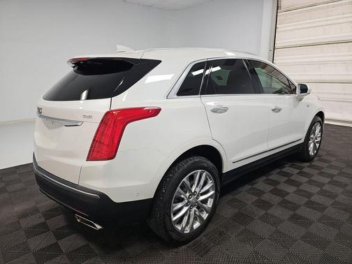 Crystal White Tricoat 2017 Cadillac XT5 Premium Luxury