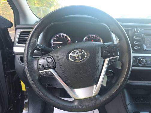 Attitude Black Metallic 2015 Toyota Highlander LE