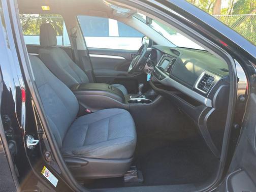 Attitude Black Metallic 2015 Toyota Highlander LE