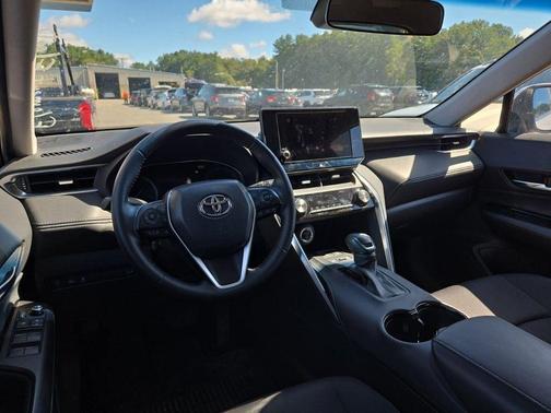 2024 Toyota Venza LE