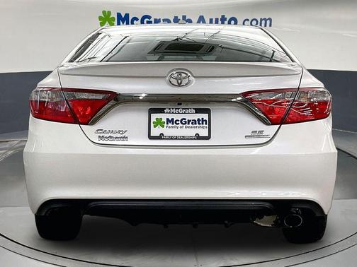 Blizzard Pearl 2016 Toyota Camry SE w/Special Edition Pkg