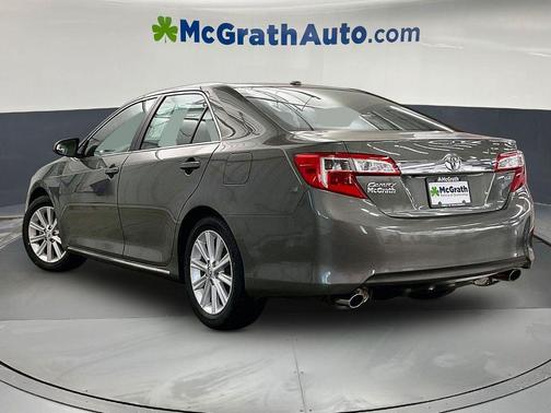White 2014 Toyota Camry XLE