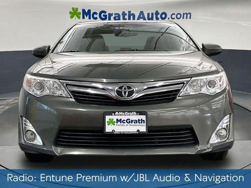 White 2014 Toyota Camry XLE