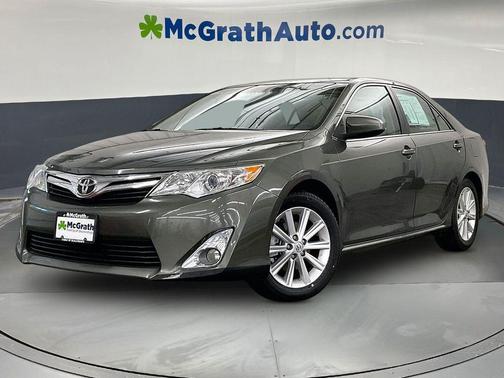 White 2014 Toyota Camry XLE