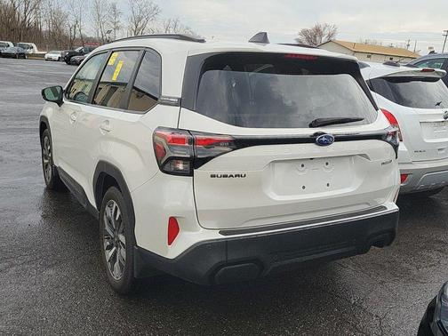 Crystal White Pearl 2025 Subaru Forester Touring