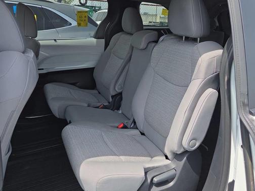 Ice 2025 Toyota Sienna LE