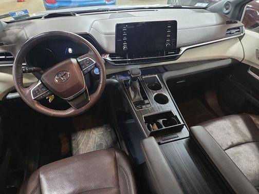 2022 Toyota Sienna Platinum