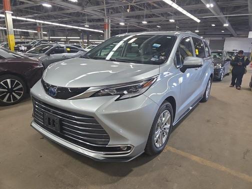 2022 Toyota Sienna Platinum