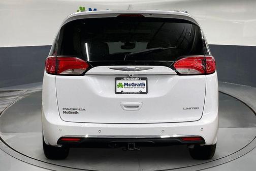 Bright White Clearcoat 2018 Chrysler Pacifica Limited