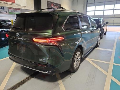 2021 Toyota Sienna Limited 7-Passenger