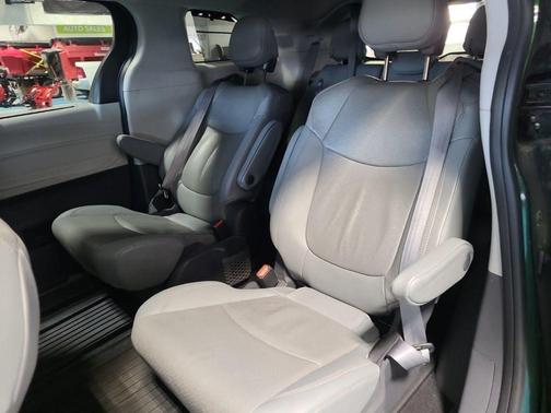 2021 Toyota Sienna Limited 7-Passenger