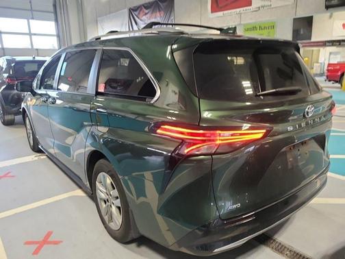 2021 Toyota Sienna Limited 7-Passenger