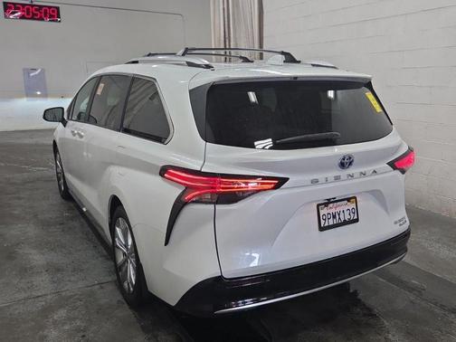 2024 Toyota Sienna Platinum 7 Passenger
