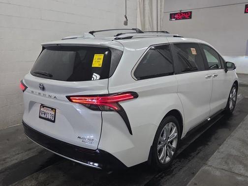 2024 Toyota Sienna Platinum 7 Passenger