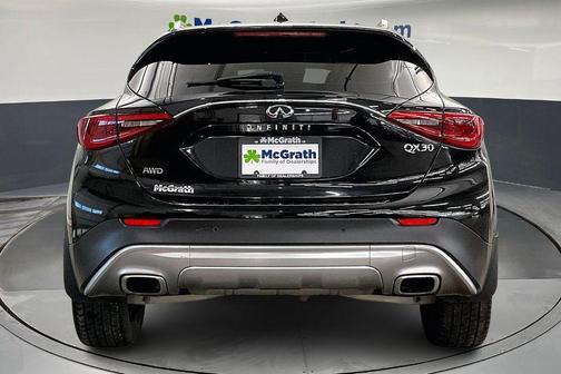 2017 INFINITI QX30 Premium