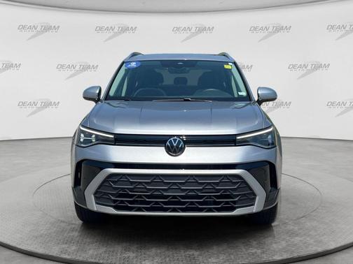 Pyrite Silver Metallic 2025 Volkswagen Taos 1.5T SE
