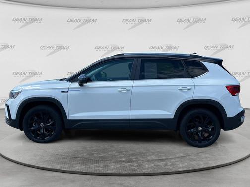 White 2023 Volkswagen Taos 1.5T SE