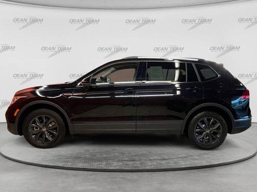 BLACK PEARL 2024 Volkswagen Tiguan 2.0T SE