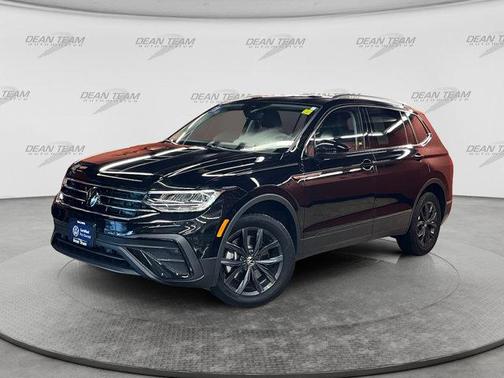 BLACK PEARL 2024 Volkswagen Tiguan 2.0T SE