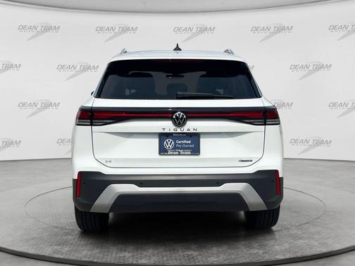Pure White 2026 Volkswagen Tiguan 2.0T SE