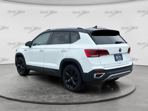 White 2023 Volkswagen Taos 1.5T SE