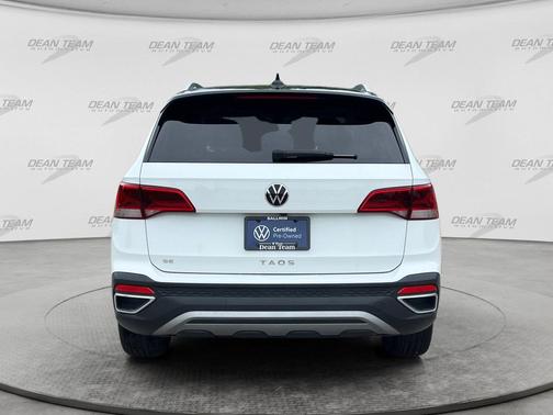 White 2023 Volkswagen Taos 1.5T SE