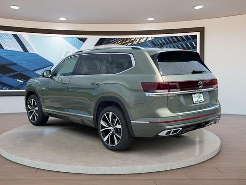 Avocado Green Pearl 2026 Volkswagen Atlas 2.0T SEL Premium R-Line 4MOTION