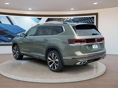 Avocado Green Pearl 2026 Volkswagen Atlas 2.0T SEL Premium R-Line 4MOTION