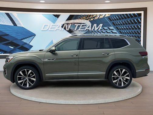 Avocado Green Pearl 2026 Volkswagen Atlas 2.0T SEL Premium R-Line 4MOTION