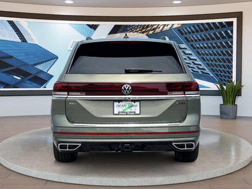 Avocado Green Pearl 2026 Volkswagen Atlas 2.0T SEL Premium R-Line 4MOTION