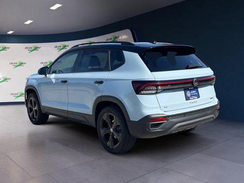 2025 Volkswagen Taos 1.5T SE Black