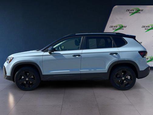 2025 Volkswagen Taos 1.5T SE Black