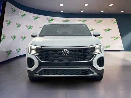 opal white pearl 2026 Volkswagen Atlas Cross Sport 2.0T SE