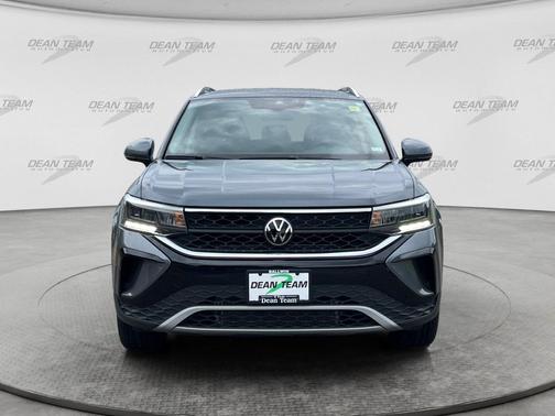 Platinum Gray 2023 Volkswagen Taos 1.5T SE