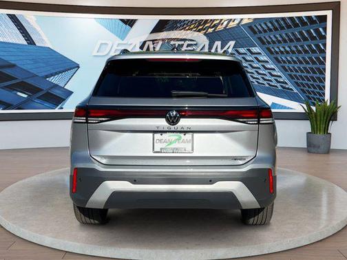 Pyrite Silver Metallic 2026 Volkswagen Tiguan 2.0T SE 4MOTION
