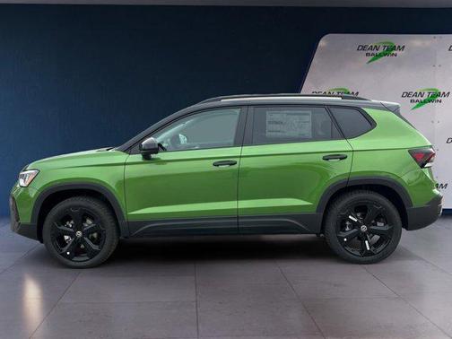 2026 Volkswagen Taos SE Black